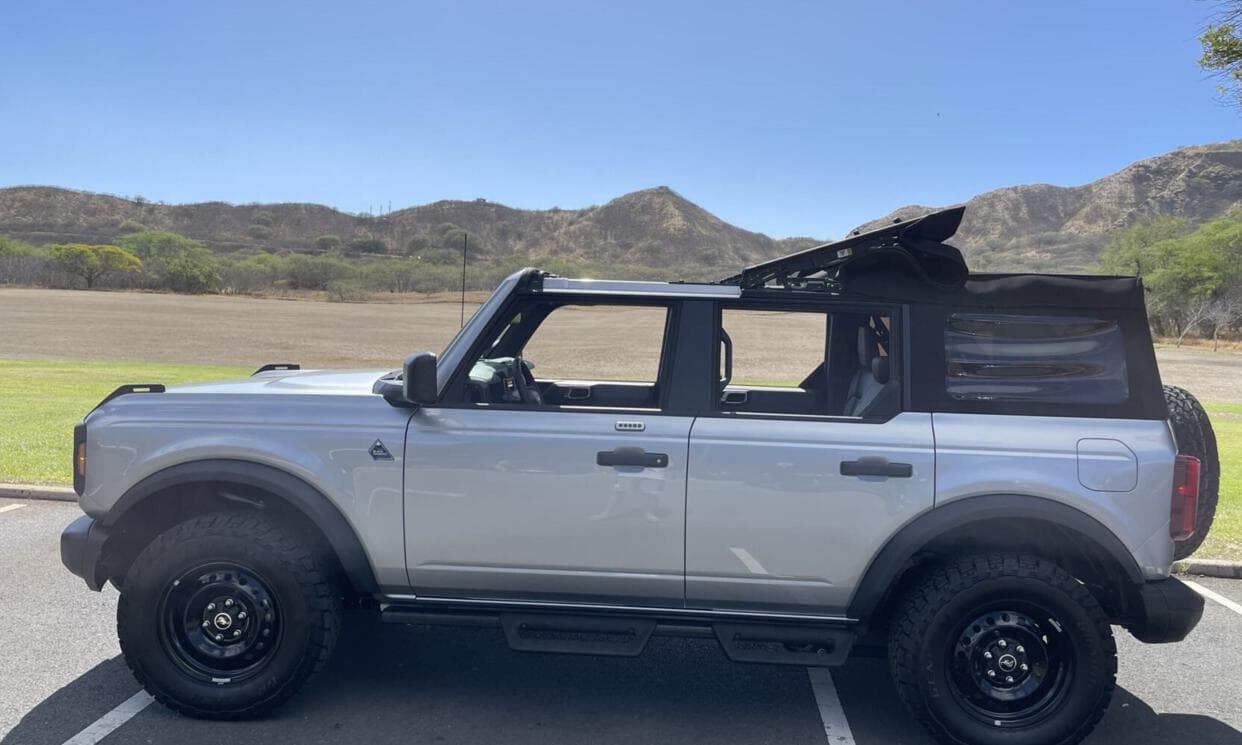 Picture of the car https://toursfunphotos.s3.us-west-2.amazonaws.com/fordBronco2023_5/image3.jpg