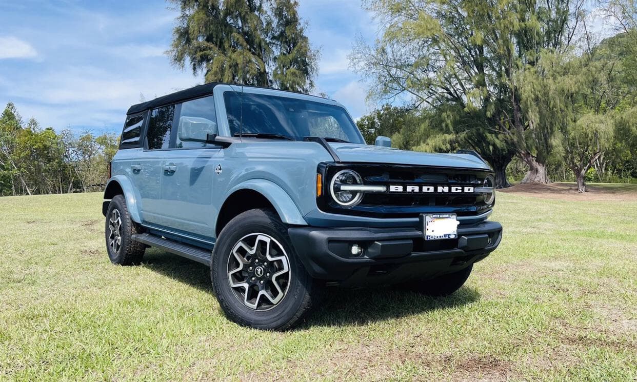 Picture of the car https://toursfunphotos.s3.us-west-2.amazonaws.com/fordBronco2023_7/image2.jpg