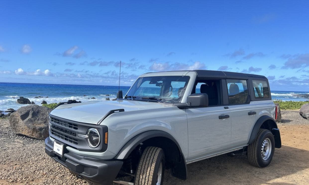 Picture of the car https://toursfunphotos.s3.us-west-2.amazonaws.com/fordBronco2023_9/image2.jpg