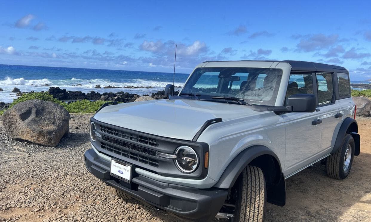 Picture of the car https://toursfunphotos.s3.us-west-2.amazonaws.com/fordBronco2023_9/image3.jpg